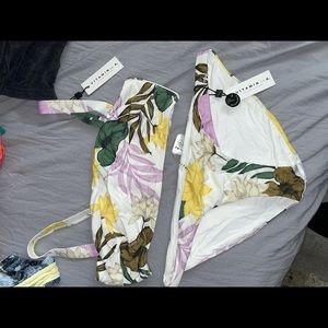 NWT Vitamin A bikini set size medium